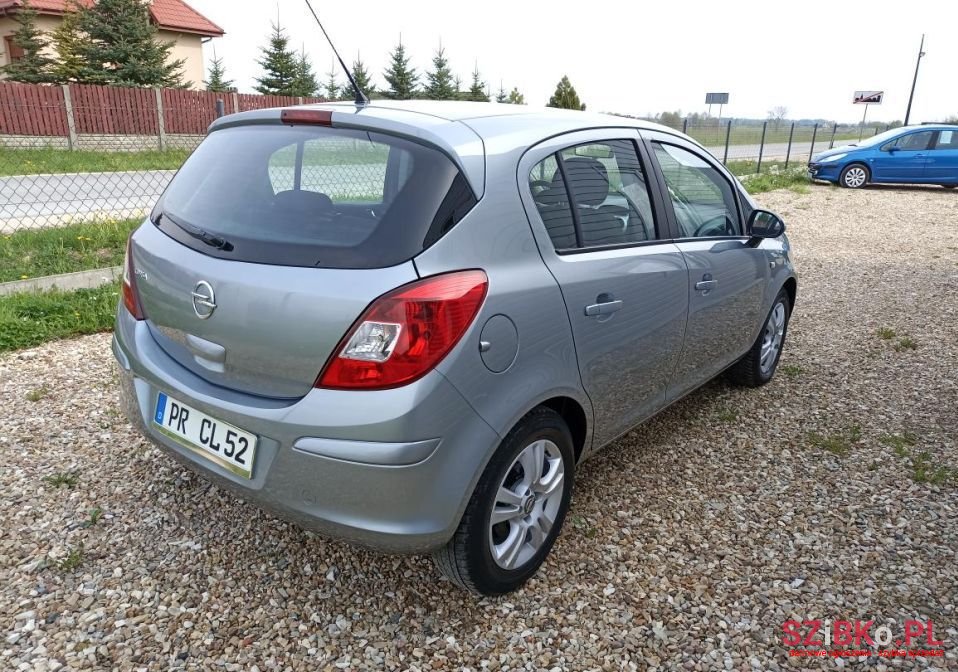 2011' Opel Corsa photo #3