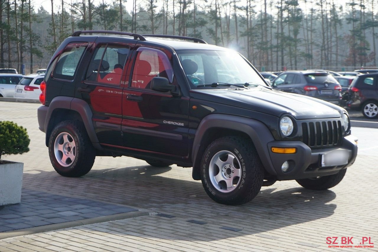 2004' Jeep Cherokee photo #2