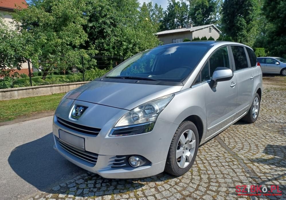 2012' Peugeot 5008 1.6 Hdi Family 7Os photo #1