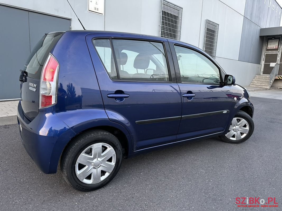 2005' Daihatsu Sirion photo #4