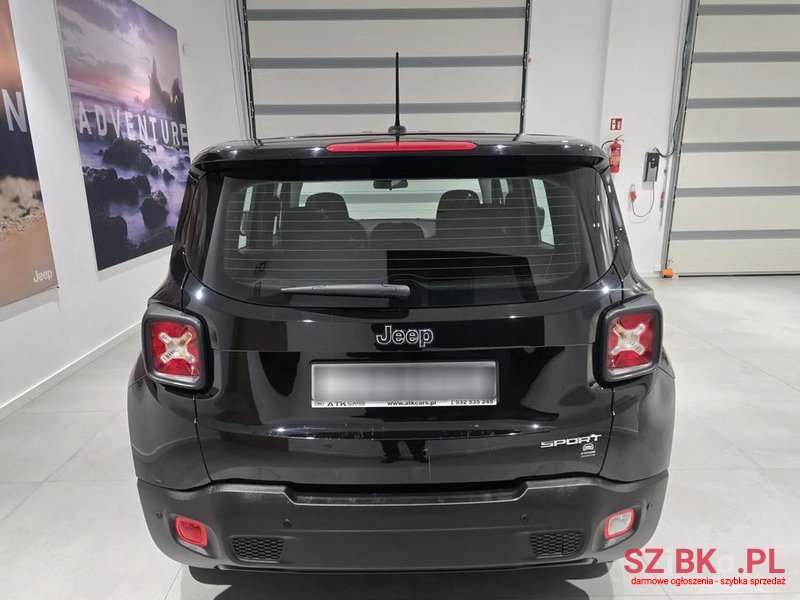 2016' Jeep Renegade photo #6