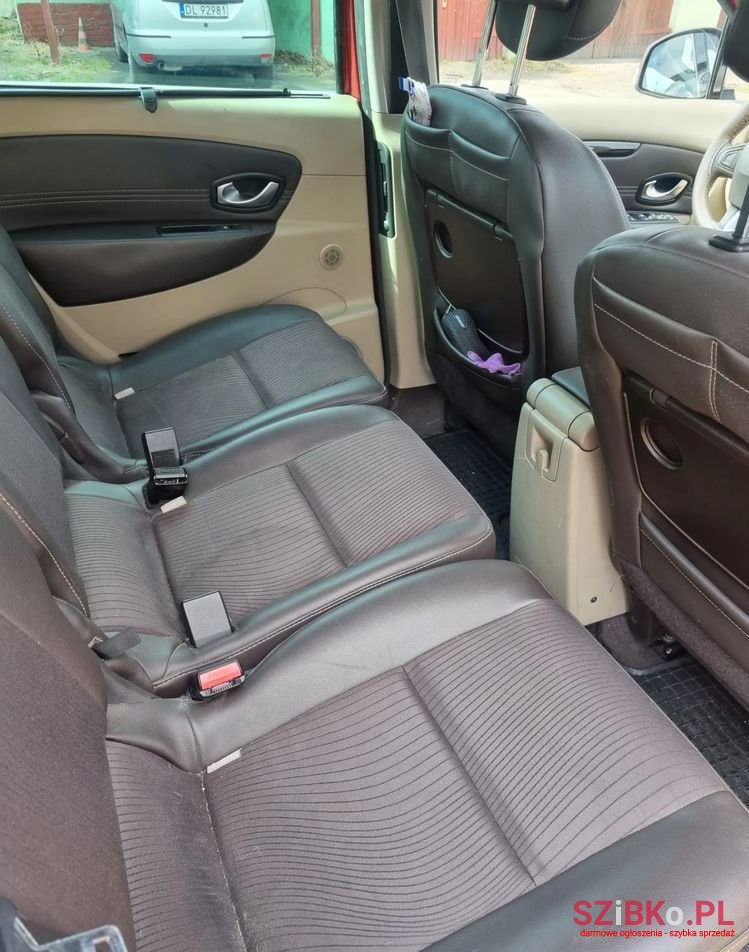 2010' Renault Scenic 1.9 Dci Alize Plus photo #3