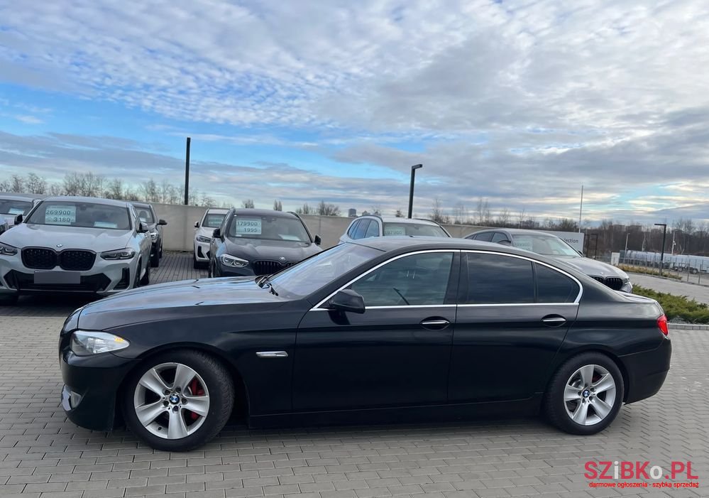 2011' BMW 5 Series photo #4