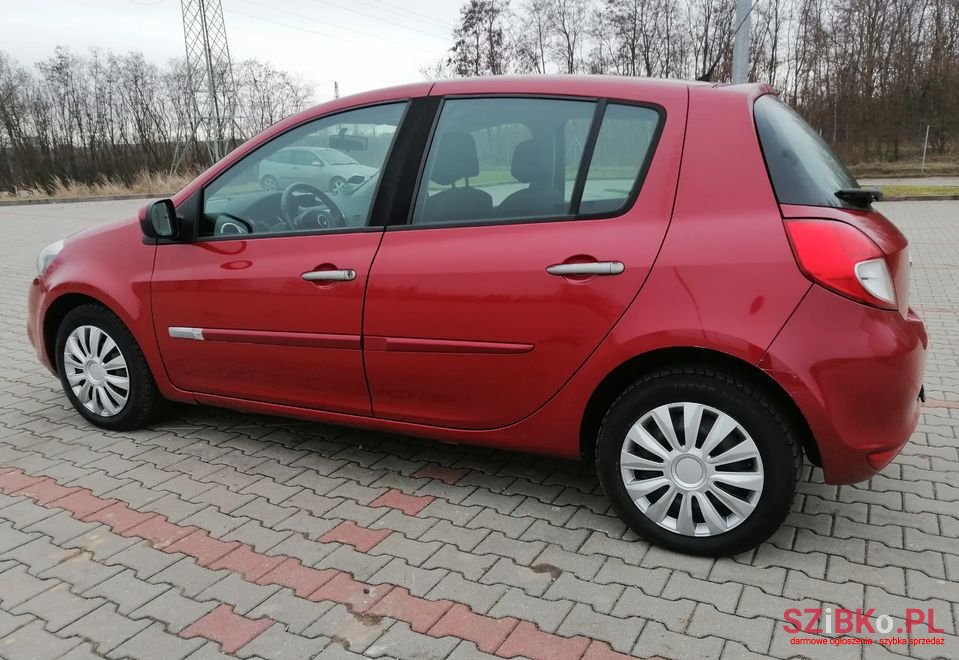 2009' Renault Clio photo #2