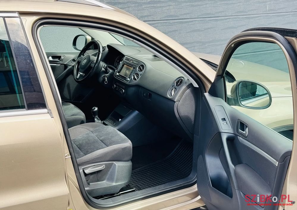 2012' Volkswagen Tiguan photo #5