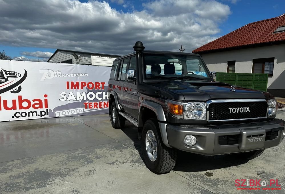 2023' Toyota Land Cruiser photo #4