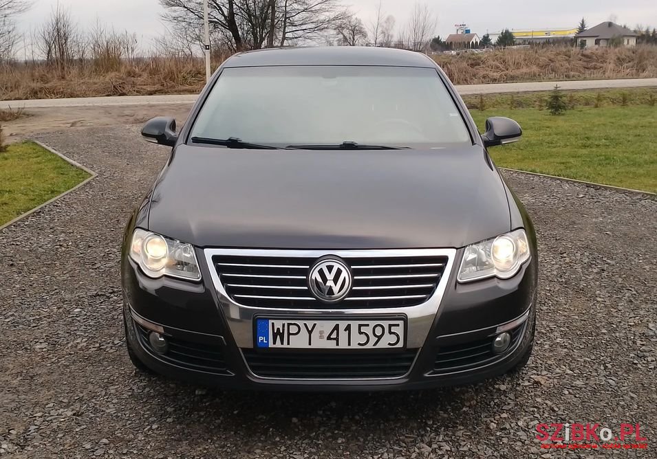 2005' Volkswagen Passat photo #3