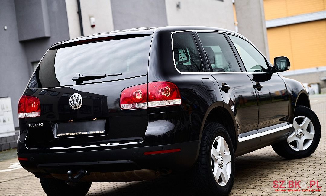 2005' Volkswagen Touareg photo #2