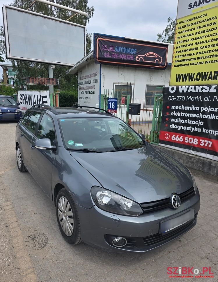 2009' Volkswagen Golf photo #2
