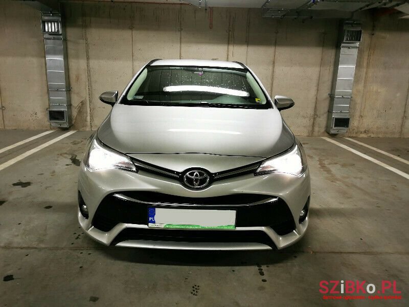 2017' Toyota Avensis photo #4