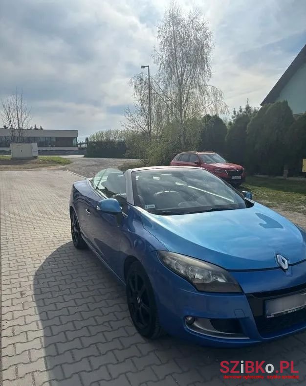 2011' Renault Megane photo #1