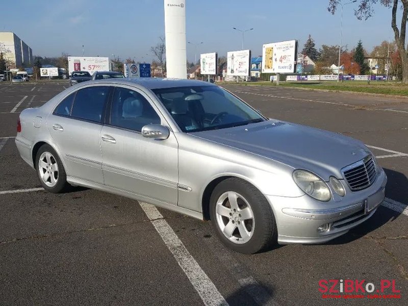 2004' Mercedes-Benz E-Class photo #2