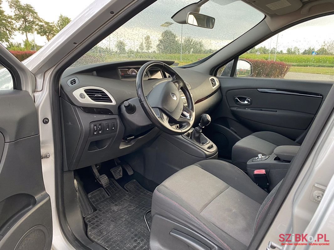 2013' Renault Scenic photo #5