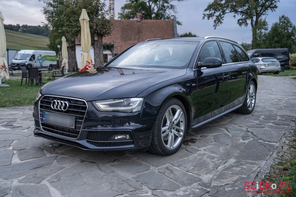 2014' Audi A4 Avant photo #2