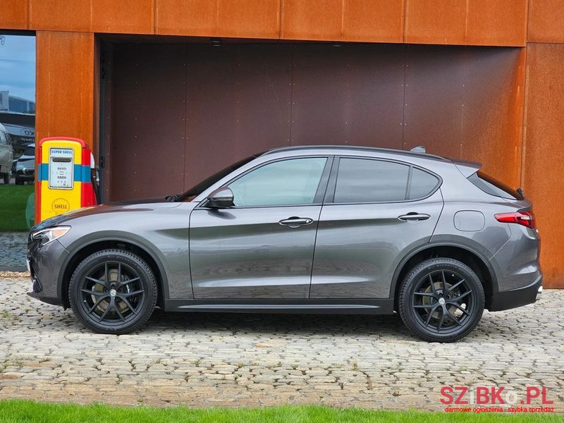2018' Alfa Romeo Stelvio photo #2