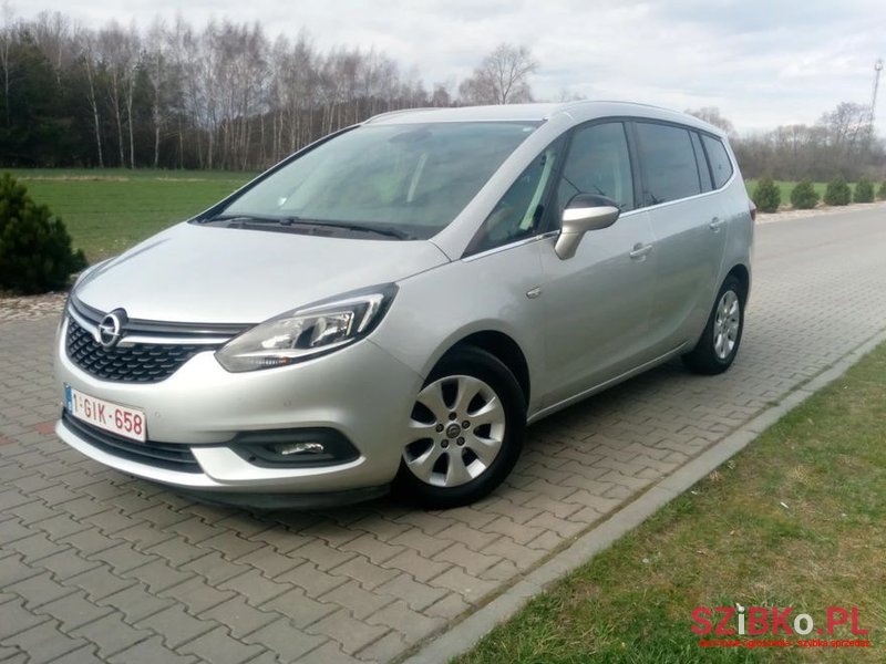 2016' Opel Zafira photo #1