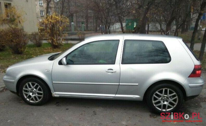 2001' Volkswagen Golf photo #1