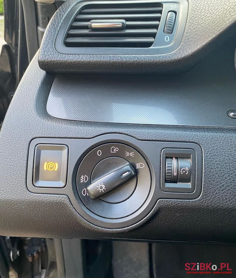 2006' Volkswagen Passat photo #3