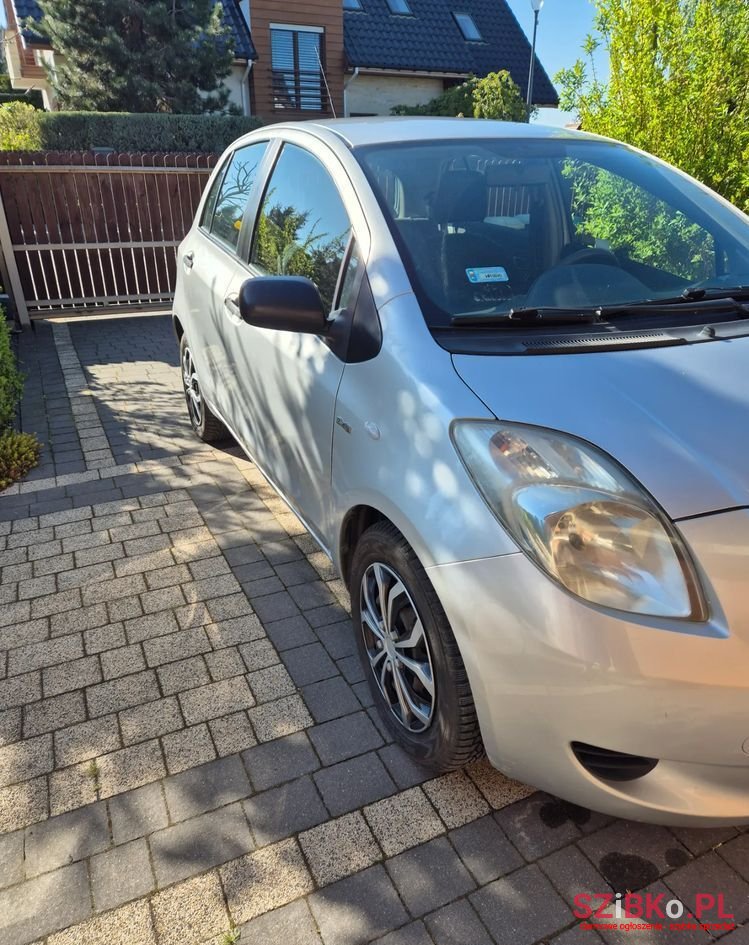 2008' Toyota Yaris photo #3