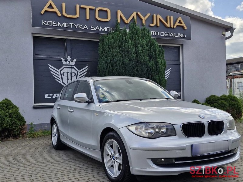 2011' BMW 1 Series 116I photo #1