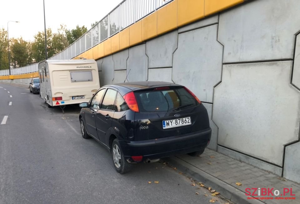 2004' Ford Focus photo #2