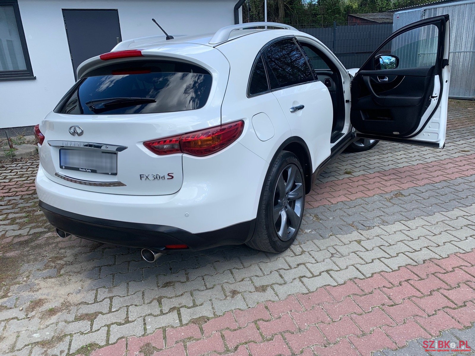 2011' Infiniti FX 30d S photo #5