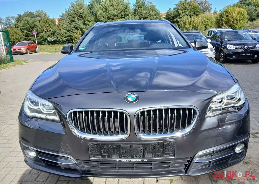 2016' BMW 5 Series 528I Touring photo #1