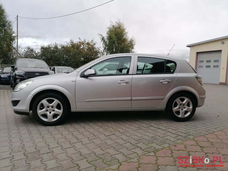 2008' Opel Astra photo #4