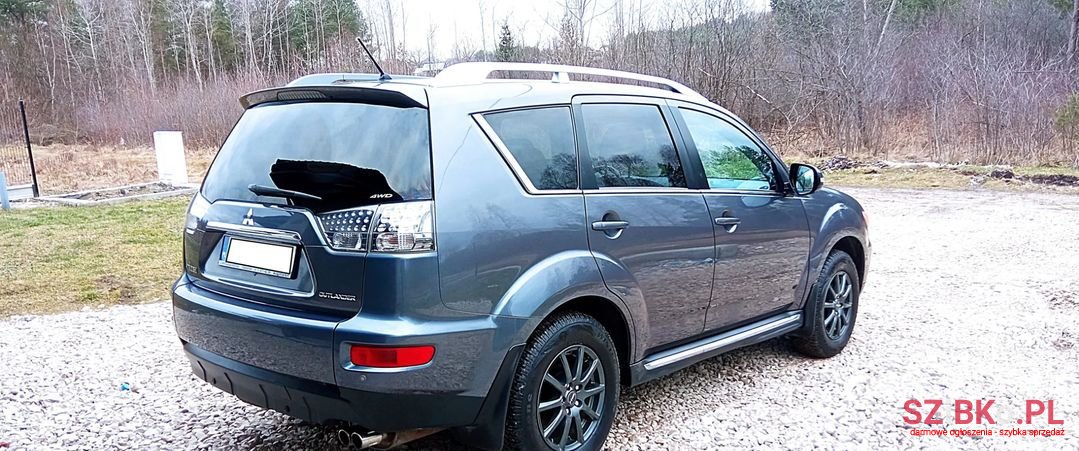 2010' Mitsubishi Outlander photo #5