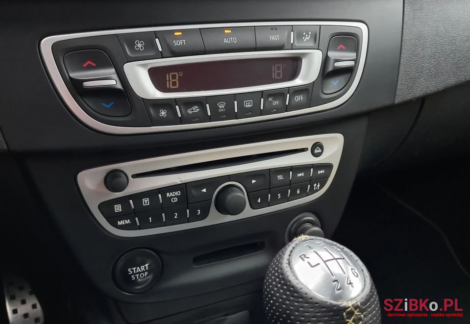 2011' Renault Megane photo #4