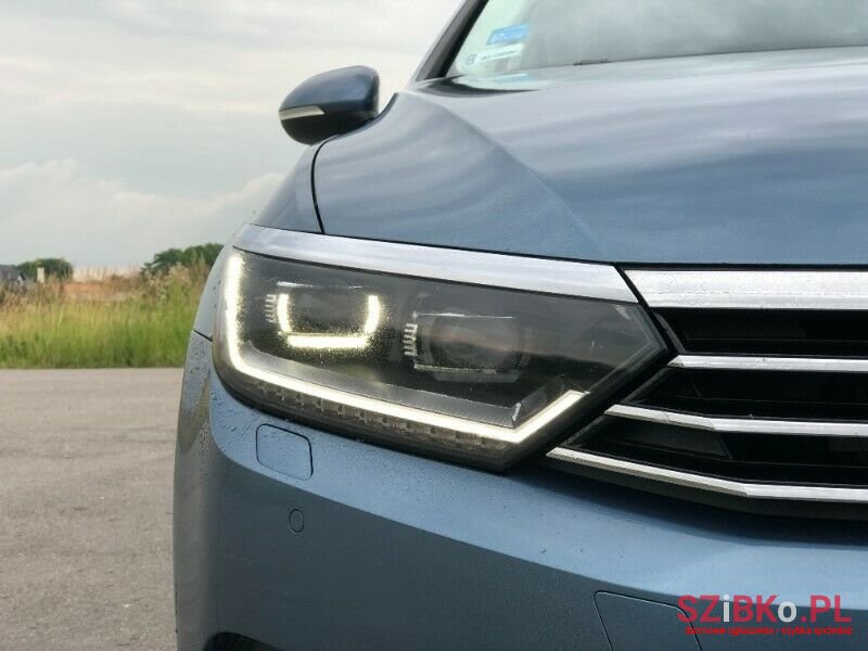 2017' Volkswagen Passat photo #6