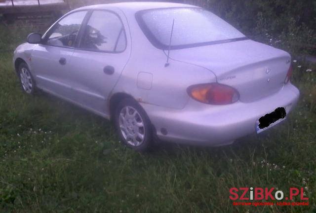 1999' Hyundai Lantra photo #2