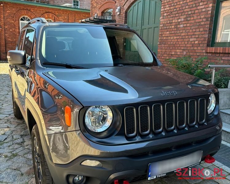 2017' Jeep Renegade photo #2