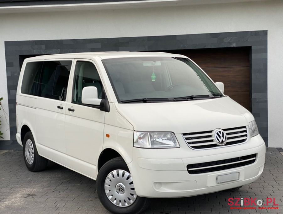 2005' Volkswagen Caravelle photo #4