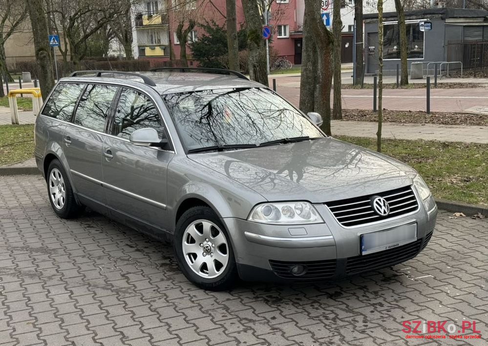 2004' Volkswagen Passat photo #1