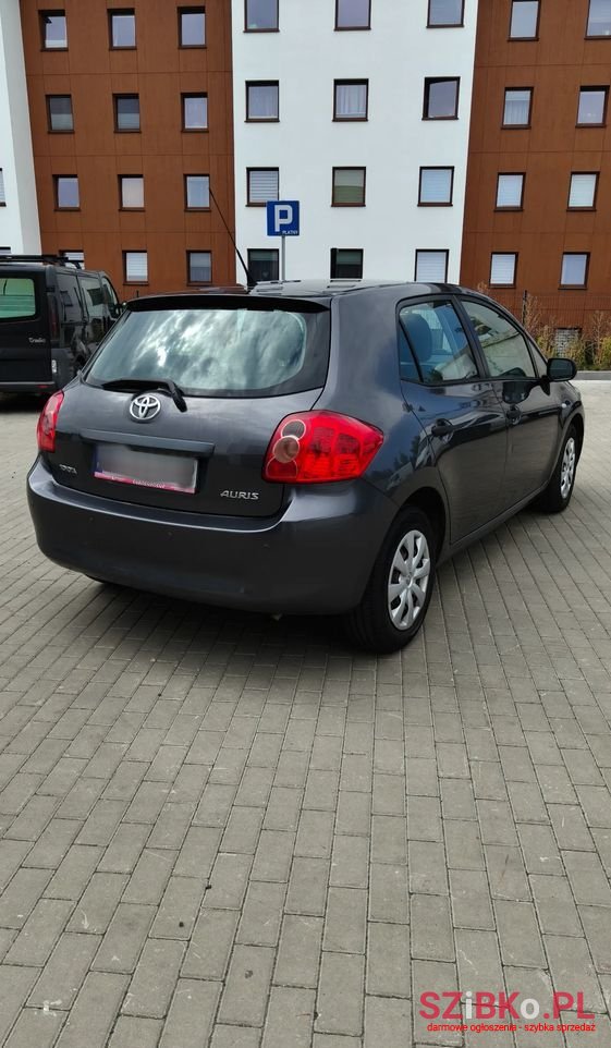 2008' Toyota Auris 1.4 D-4D photo #3