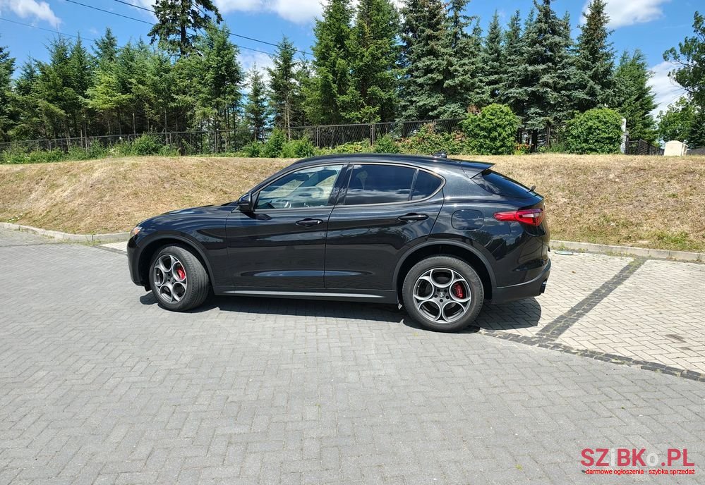 2022' Alfa Romeo Stelvio photo #4