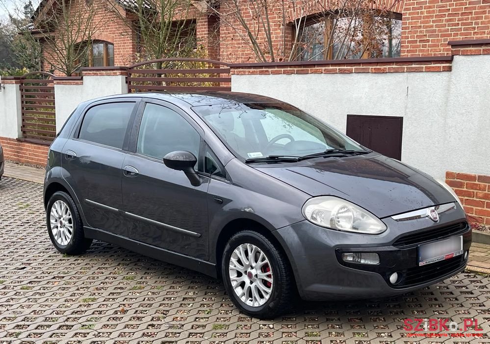 2010' Fiat Punto Evo photo #3