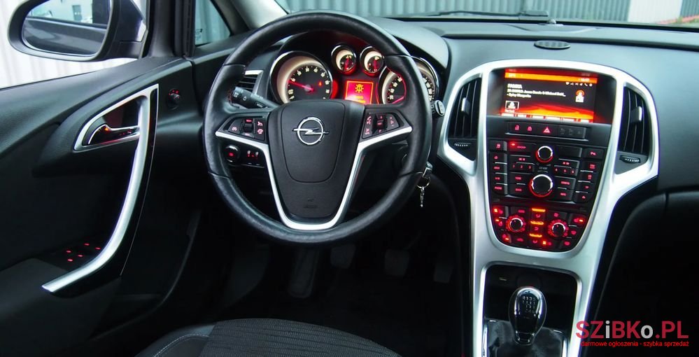 2014' Opel Astra photo #5