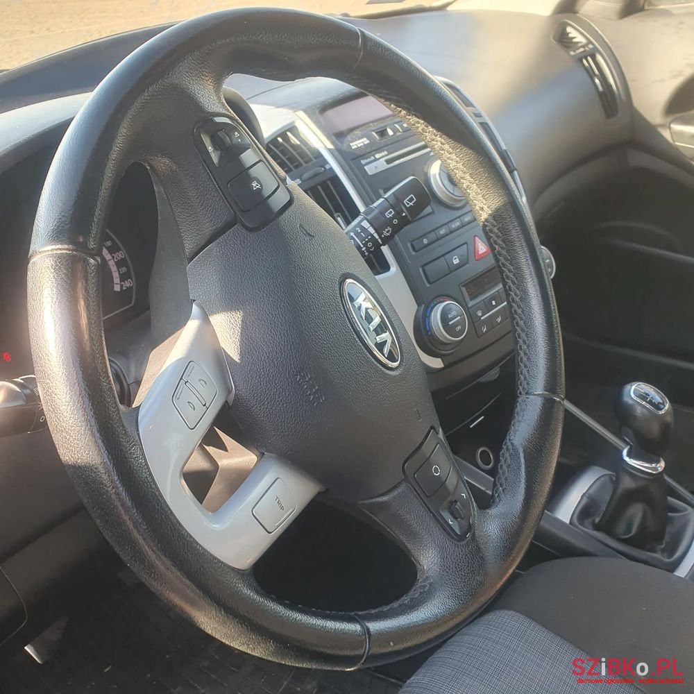 2010' Kia Ceed photo #2