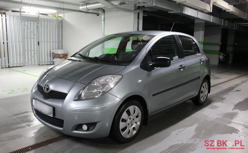2009' Toyota Yaris photo #2