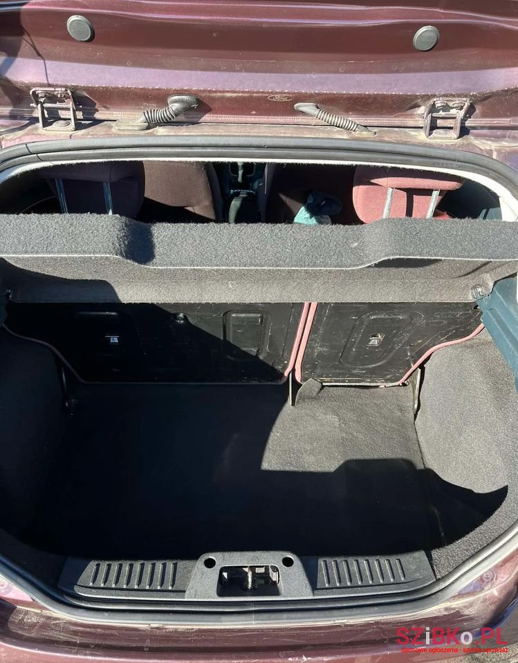 2010' Ford Fiesta photo #3