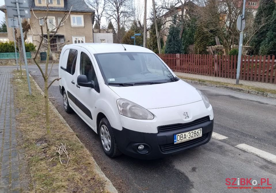 2013' Peugeot Partner photo #1