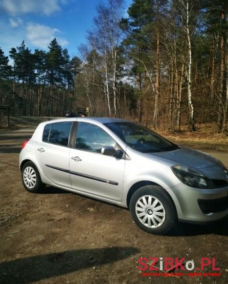 2006' Renault Clio photo #1