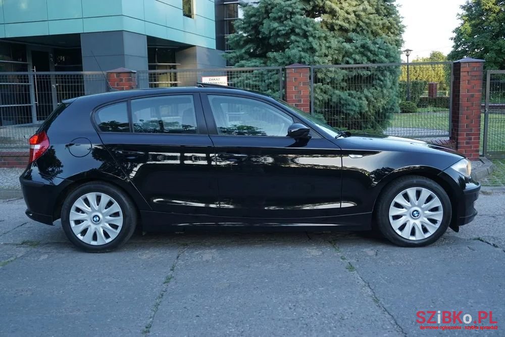 2009' BMW 1 Series photo #2