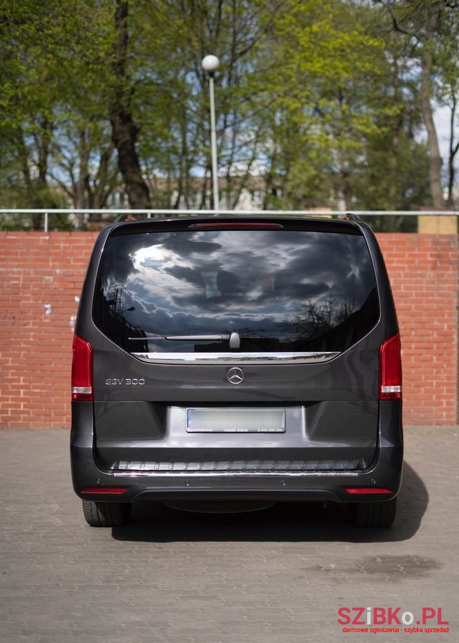 2023' Mercedes-Benz EQV photo #3