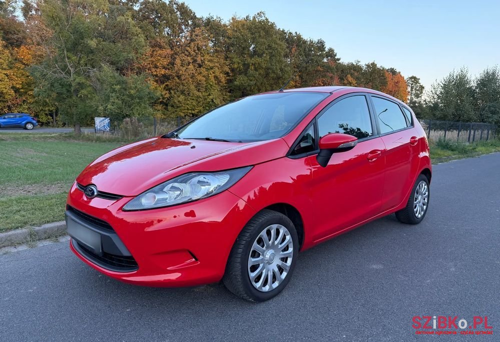 2012' Ford Fiesta 1.25 Champions Edition photo #2