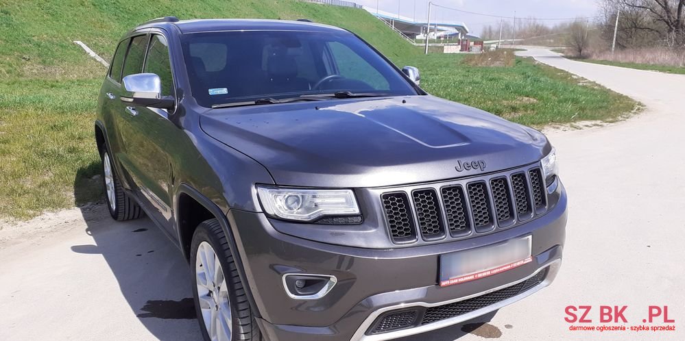 2017' Jeep Grand Cherokee photo #3