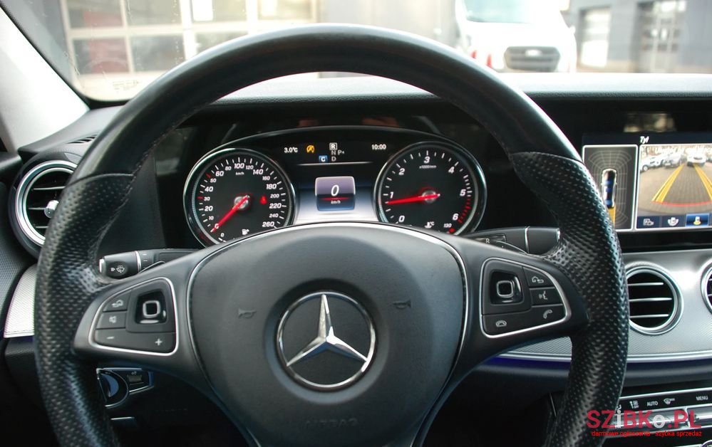 2017' Mercedes-Benz E-Class 220 D 9G-Tronic photo #4