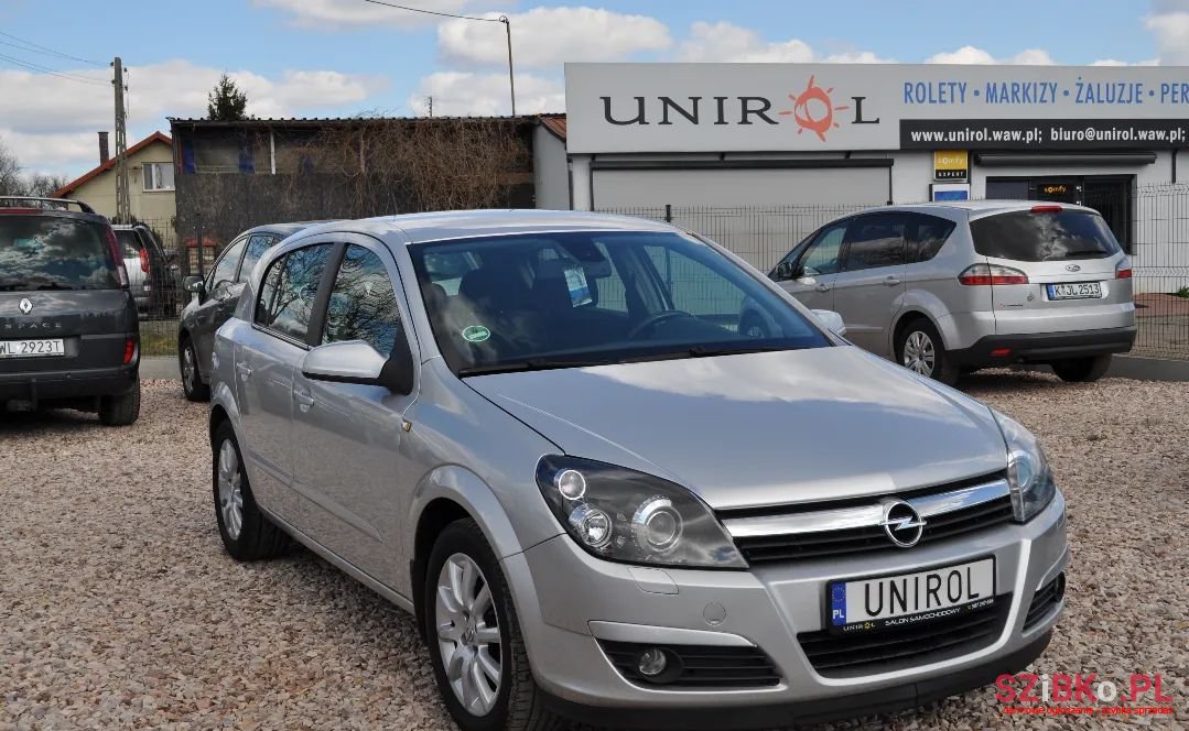 2005' Opel Astra photo #2